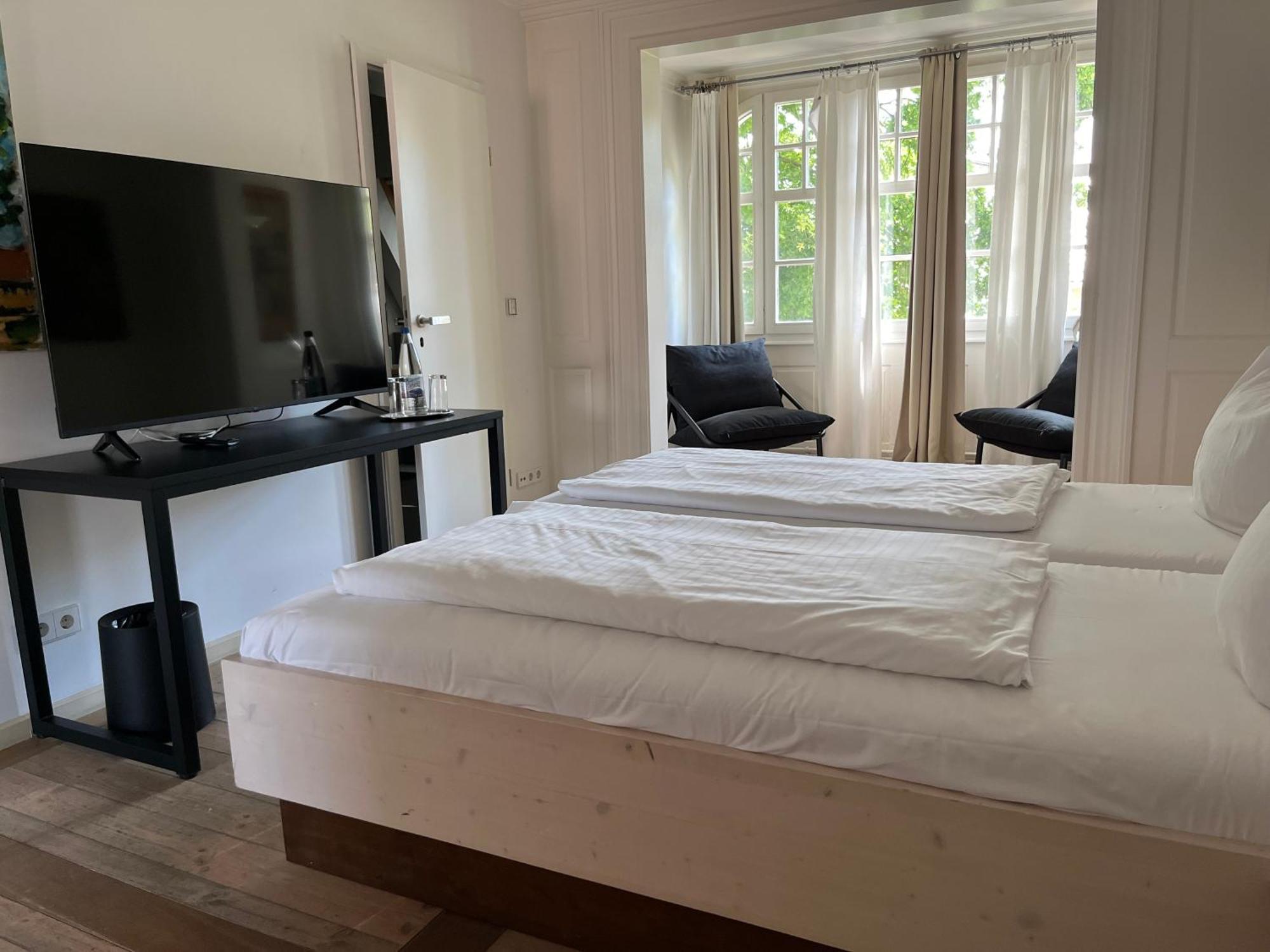 Gasthaus Loewenthor&Hotel Hahn Gondelsheim Zimmer foto